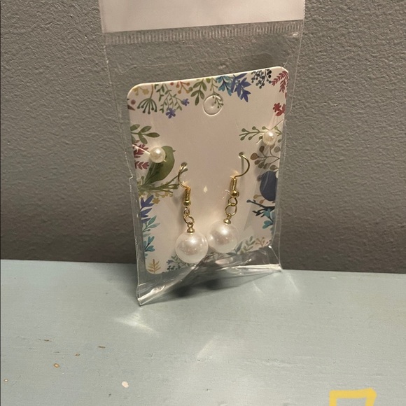 2 pc pearl style stud and dangle earrings - Picture 2 of 2